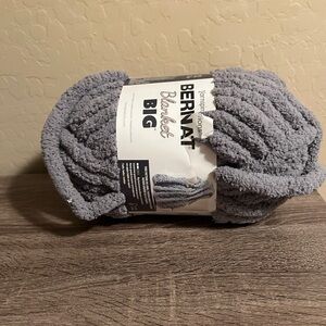 Bernat Big Blanket Yarn Vapor Gray Skein Knit DIY 51019 NWT